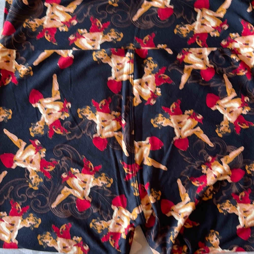 LulaRoe Cupid Leggings OS